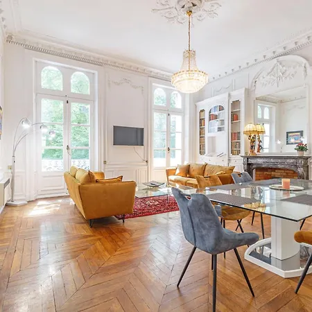 Le Roi René, Haussmannien Exceptionnel Appartamento *