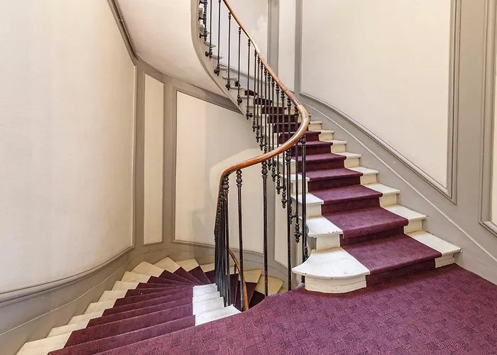 Le Roi René, Haussmannien Exceptionnel